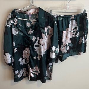 Lilac & London Floral Satin Pajama Set size 2x